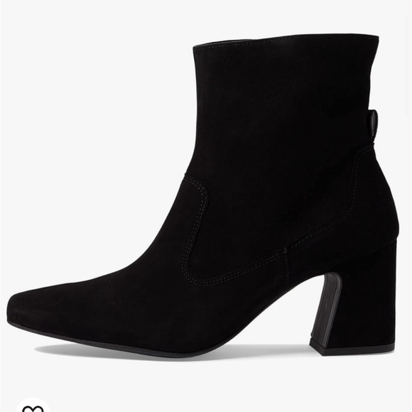 Paul Green Nepal Bootie
SQUARE FLARED BLOCK HEEL SUEDE BLACK  UK 5 US 7.5 
$455 - Picture 2 of 16